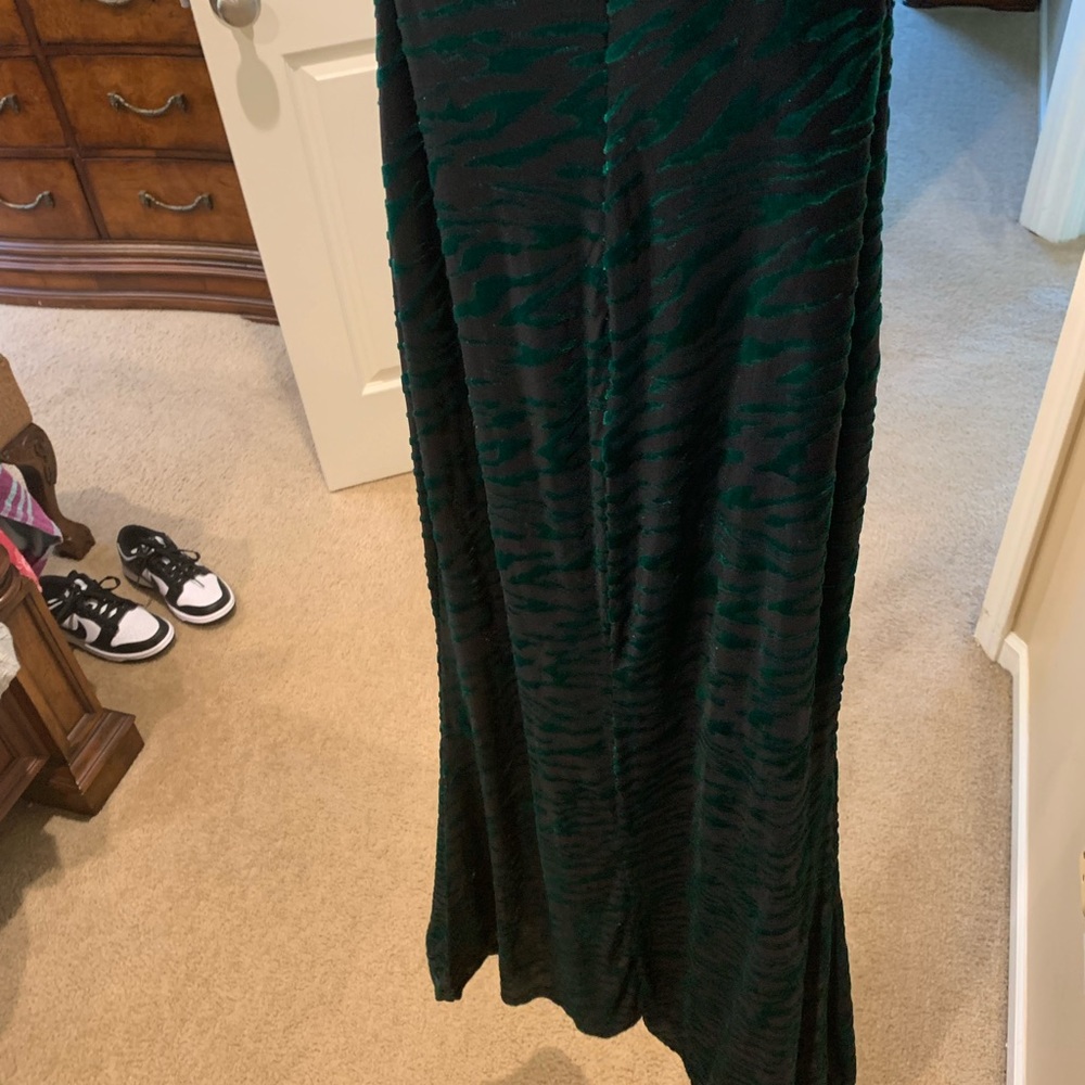LEONY DRESS - EMERALD - Picture 11 of 13